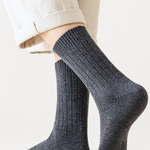 BLACK ULTRA-SOFT RIBBED MERINO WOOL SOCKS