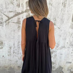 Lace sleeveless V-neck black dress