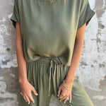 Solid Color Crew Neck Short-sleeved Casual Top and Elastic Waist Tie Pocket Wide Leg Pants Set