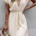 Solid color short-sleeved lace V-neck waist dress