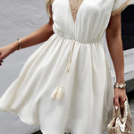 Solid color short-sleeved lace V-neck waist dress