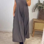 Sleeveless pleated simple solid color dress