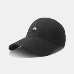 Cotton baseball cap with embroidered bear pattern